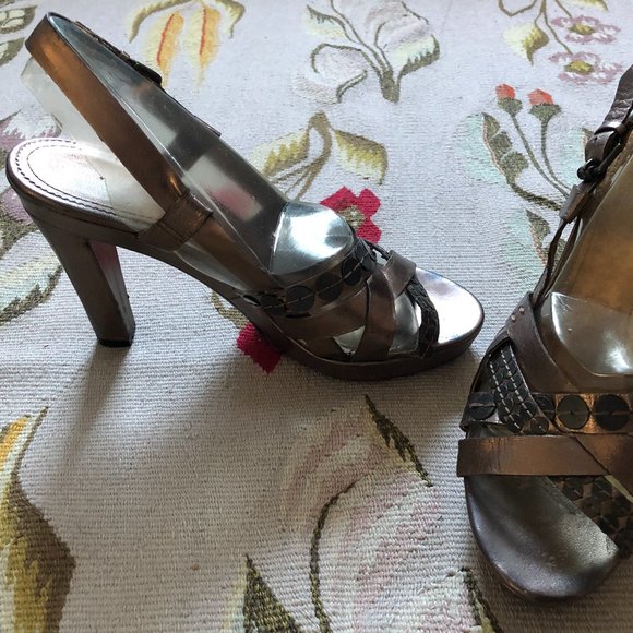 (1) Lucky Brand Summer Wedge. Size 7.5 M. Color: Gun Metal - Picture 2 of 8